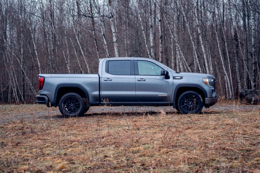  GMC Sierra Elevation Crew Cab 2018 года  (фото 17 из 29)